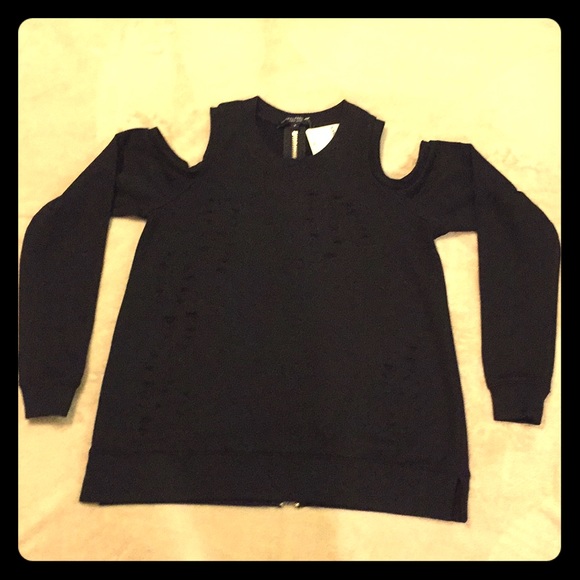 Black top with shoulder cut out - Picture 1 of 2